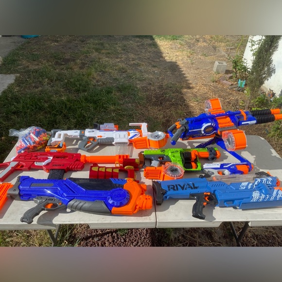 Nerf Guns Toys - Picture 1 of 4